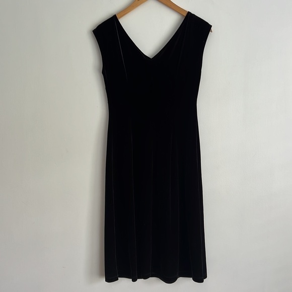 Jessica Black Velvet Sleeveless Dress Midi - Picture 2 of 4